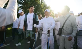 Астанада жүздеген қала тұрғыны Олимпиада чемпиондарымен бірге «10 000 қадам» іс-шарасына қатысты