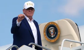 Трамп тайком сменил самолет после угроз со стороны Ирана