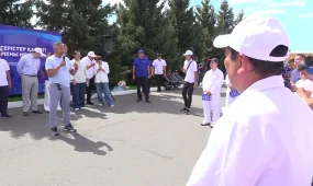 «Ақ жол» партиясының өкілдері Павлодардағы азық-түлік өнімдерін өндіретін компанияның еңбек ұжымымен кездесті