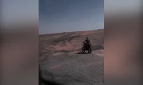 Павлодарда мотоцикл тізгіндеген жасөпірім полициядан қашты