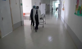 8-летняя девочка умерла после падения в септик во дворе частного дома в Уральске