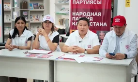 ҚХП өкілдері зейнеткерлермен кездесті