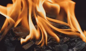 Шымкентте көпқабатты үй өртеніп, 18 адам эвакуацияланды