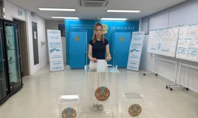 Одной из первых проголосовала казахстанская студентка в Корее
