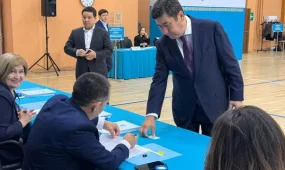 Ерлан Қошанов Құрылтай сайлауында дауыс берді