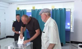 "Каждый казахстанец должен сегодня сделать для себя праздничный день" - как проходит голосование в регионах