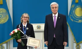 Школьники-победители олимпиад получили от Президента миллионные премии