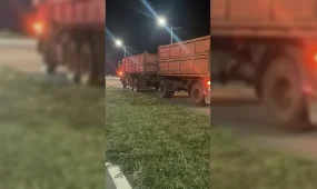 Мотоциклист погиб под колесами большегруза в Костанайской области
