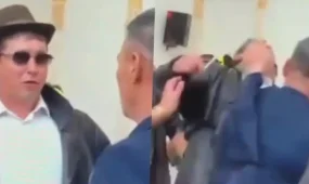 Тойда «тентек кәде» сұраған ер адамды жаңа құдасы ұрып құлатты