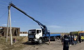 В СКО водитель манипулятора погиб от удара током