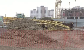 Астанада құрылыс алаңында кран құлап, бір адам қаза тапты