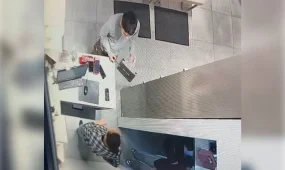 Вооруженный ножом юноша устроил переполох в торговом центре Астаны