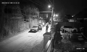 Угрожал ножом школьникам: в Алматы госпитализировали агрессивного мужчину