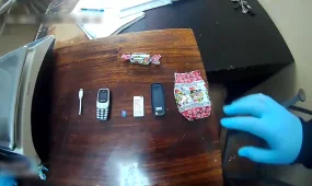 Телефонды кәмпиттің қорабына орап, түрмеге кіргізбек болды