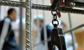 Астанада танысу арқылы тұзаққа түсіріп, ер адамнан 500 мың теңге бопсалаған