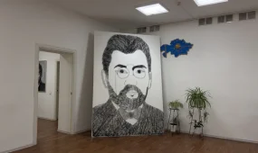 Астанада Ахмет Байтұрсынұлының портреті 5 мың шеге мен жіптен жасалды