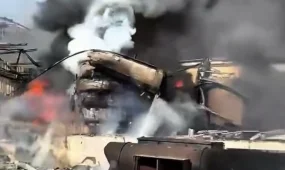 Сильный пожар на складе со жмыхом и маслом тушат в Костанае