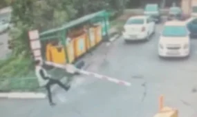 Астана тұрғыны шлагбаумды бүлдіргені үшін жауапкершілікке тартылды