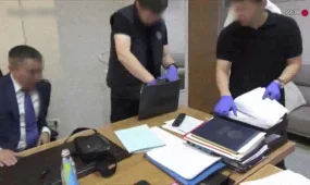 Екі шенеунік ірі көлемде пара алды деген күдікпен ұсталды