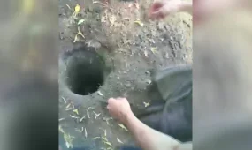 Два с половиной метра глубины: в Караганде маленький ребёнок угодил в яму