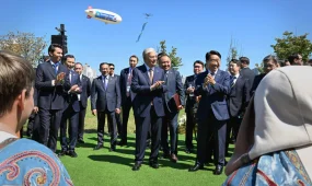 Касым-Жомарт Токаеву и Спикеру Парламента Кореи презентовали казахский этноаул в Сеуле