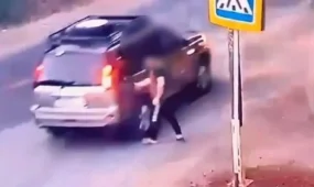 Ақтөбеде ер адам көлік қаққандай болып, жүргізушілерден 450 мың теңге алған