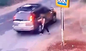 Мужчина инсценировал наезд автомобиля и выманивал деньги у водителей в Актобе