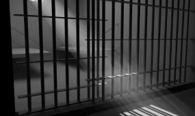 Түрмеде жазасын өтеуші бейнебайланыс арқылы сауна демалып жатқандарды бопсалаған