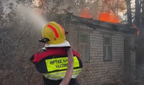 Ақтөбеде саяжайдаға үйлер отқа оранды