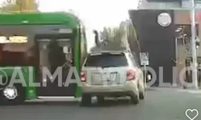 Девять человек пострадали в ДТП с участием автобуса в Алматы