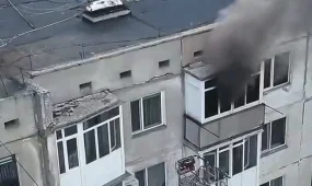 В Кокшетау спасатели ликвидировали пожар в многоэтажке и предотвратили взрыв газбаллона