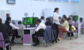 Халыққа қызмет көрсету орталығының қызметкерлері мыңдаған шетелдікке құжатты заңсыз рәсімдеген