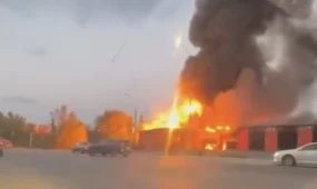 В Семее взрыв газгольдера вызвал крупный пожар