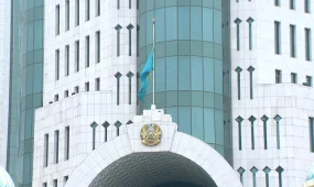 Қаралы күнге орай еліміздің барлық өңірінде мемлекеттік рәміздер төмен түсірілді