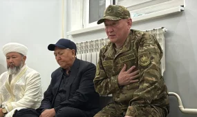 Қорғаныс министрі қаза болған әскери қызметшілердің отбасыларымен кездесті