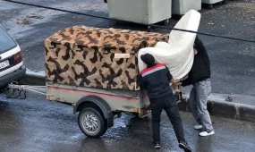 Мужчину привлекли к ответственности за выброшенный матрас