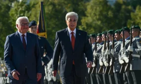 Президента Казахстана торжественно встретили в Берлине