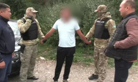 Почти 3 килограмма марихуаны нашли в тайниках наркокурьера полицейские ВКО