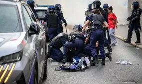 Протесты школьников во Франции переросли в уличные бои