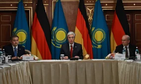 Токаев предложил запустить спецпрограмму образовательных обменов между вузами Казахстана и Германии