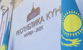 Президент вручил награды ряду казахстанцев  по случаю Дня Республики.