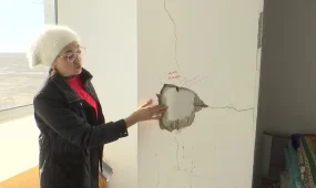 Новостройка в Актобе покрылась трещинами: жильцы бьют тревогу. Массовое отравление в кафе Аркалыка.