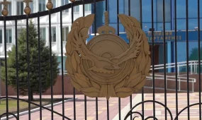 Қостанайда пәтерден ер адамның мәйіті мен ауыр жараланған бала табылды.