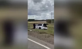 Два человека погибли и пятеро пострадали в страшной аварии на севере страны.