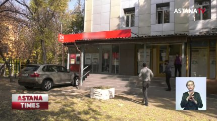 Мужчины с топором ограбили банк в Алматы