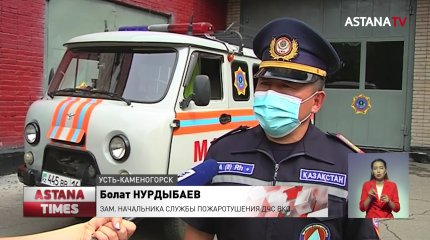 Женщина пыталась прыгнуть с балкона третьего этажа в Усть-Каменогорске