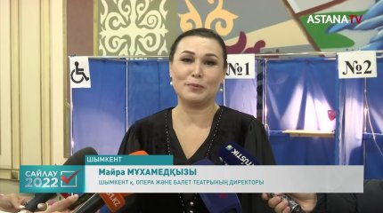 Дауыс беруге келген Майра Мұхамедқызы ән шырқады