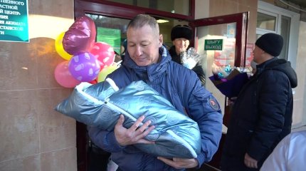 Оралдық ерлі-зайыптылар 26 жыл күткен сәбиімен қауышты