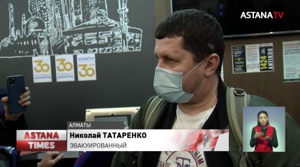 «Было страшно»: первый рейс с эвакуированными казахстанцами приземлился в Алматы