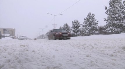 Шымкентте жауған қарды тазалап үлгермей жатыр